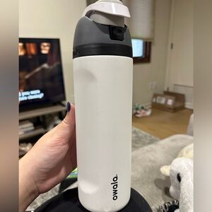 Owala White Water Bottle 24oz